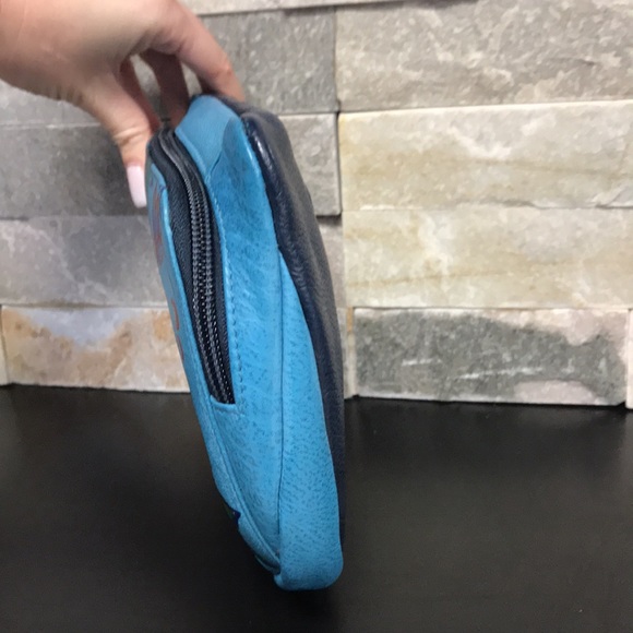 🎁 Anuschka Hand-Painted Leather Belt Bag - Picture 3 of 6